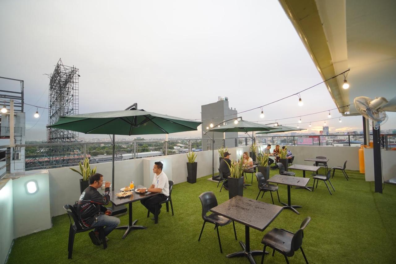 Arzo Hotel Premier Makati City Exteriör bild