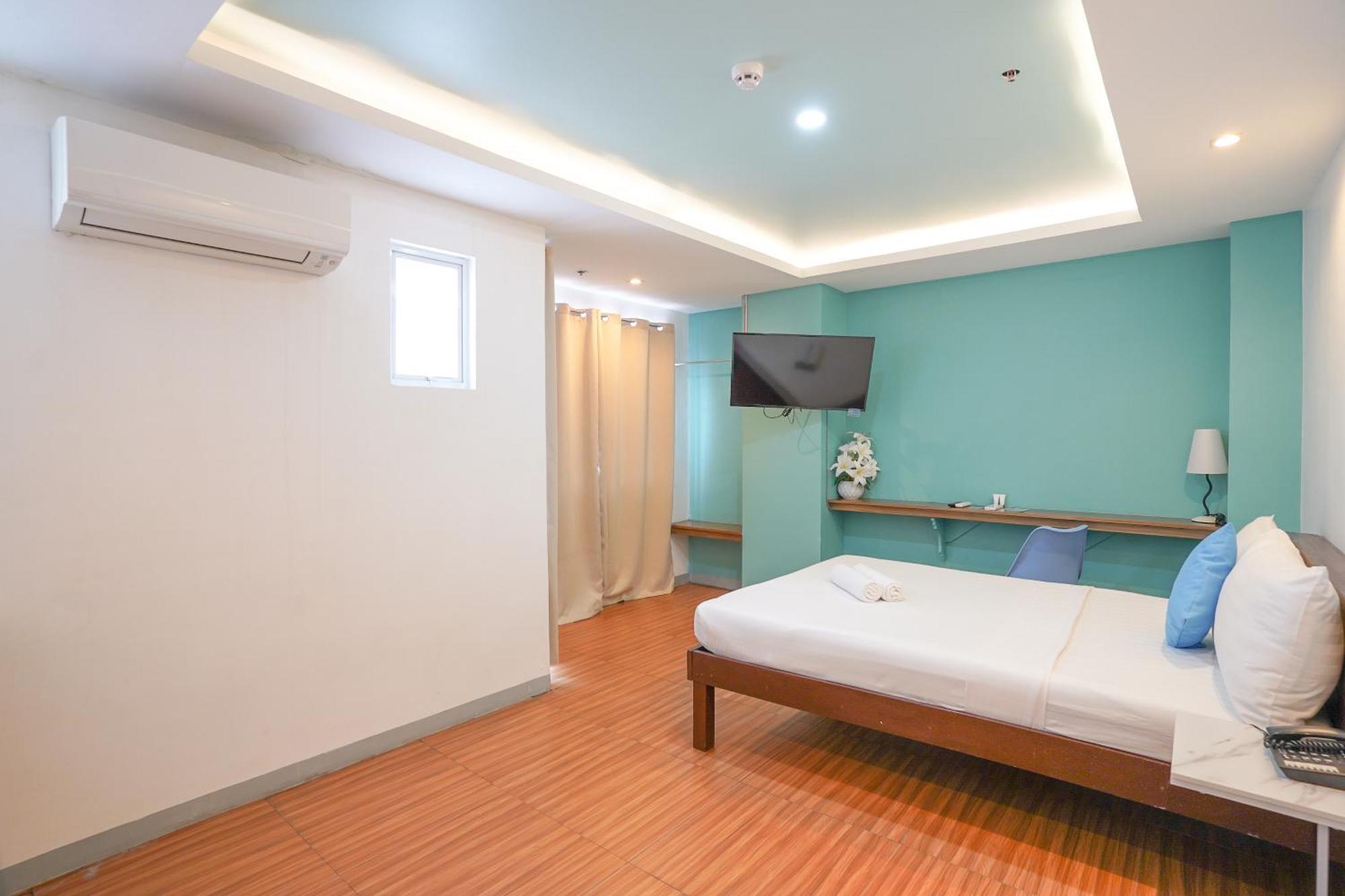 Arzo Hotel Premier Makati City Exteriör bild